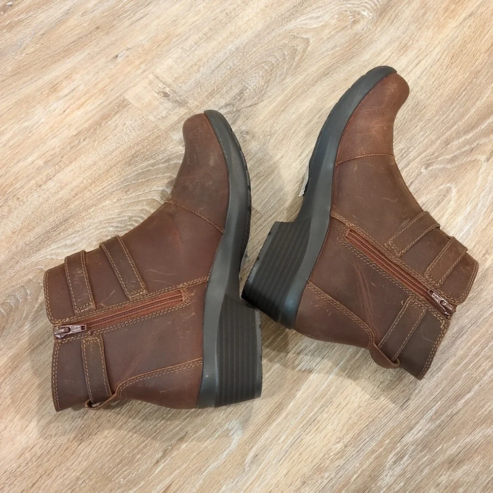🤎NIB Clarks Women's Dark Brown Ankle Booties size 6.5 W - Picture 7 of 16